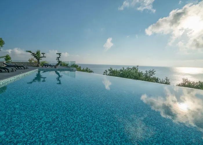 Kymothoe Elite Suites